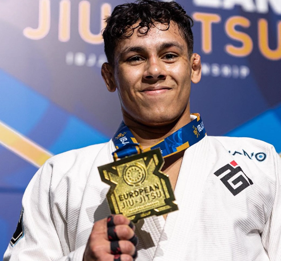 Veja o armlock genial de Mica Galvão sobre Andy Murasaki no Europeu 2024