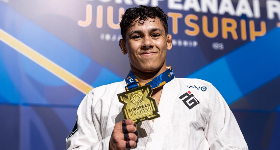Veja o armlock genial de Mica Galvão sobre Andy Murasaki no Europeu 2024