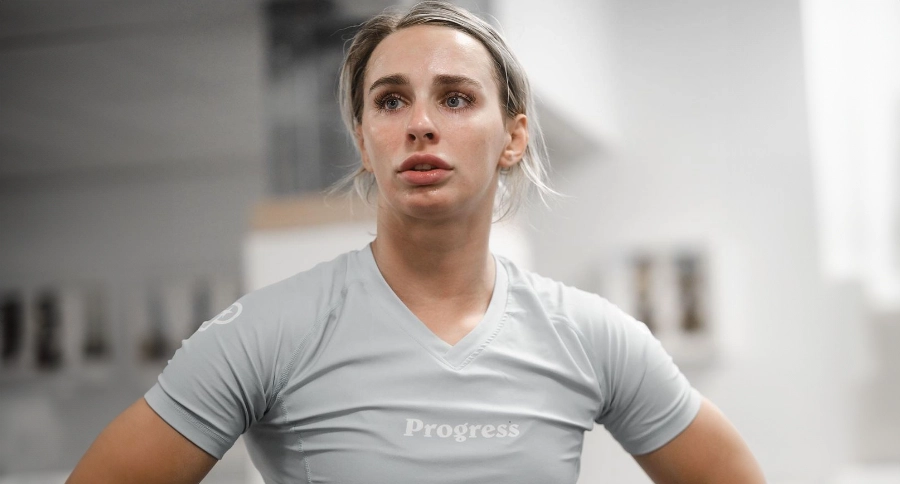 Ffion Davies sofre lesão e está fora do WNO 22; conheça sua substituta