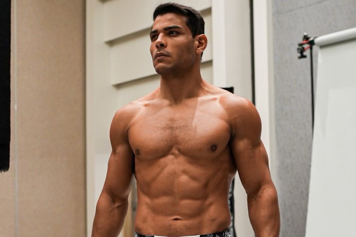 Paulo Borrachinha enfrenta Robert Whittaker no UFC 298. Foto: Divulgação/UFC