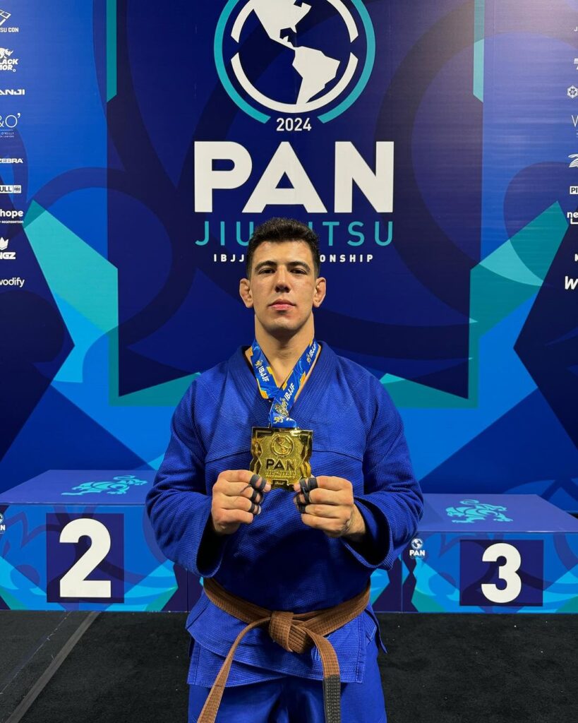 Robson No Brake levou o ouro no absoluto faixa-marrom no Pan 2024. Foto:: IBJJF