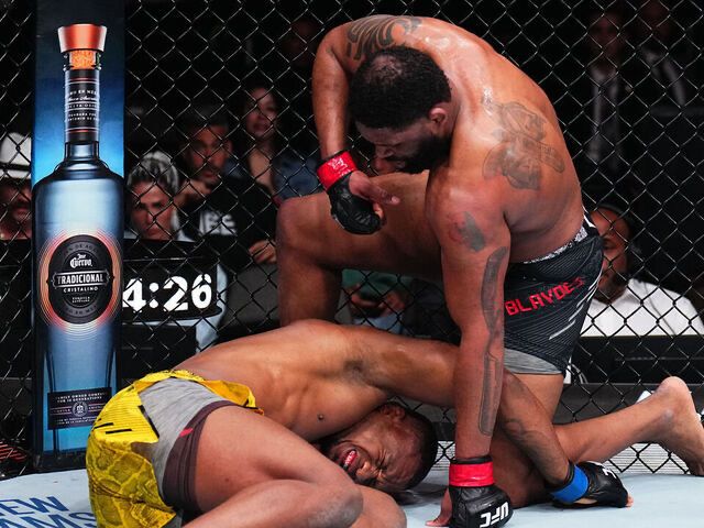 Curtis Blaydes nocauteou Jailton Malhadinho no UFC 299. Foto: Divulgação/UFC