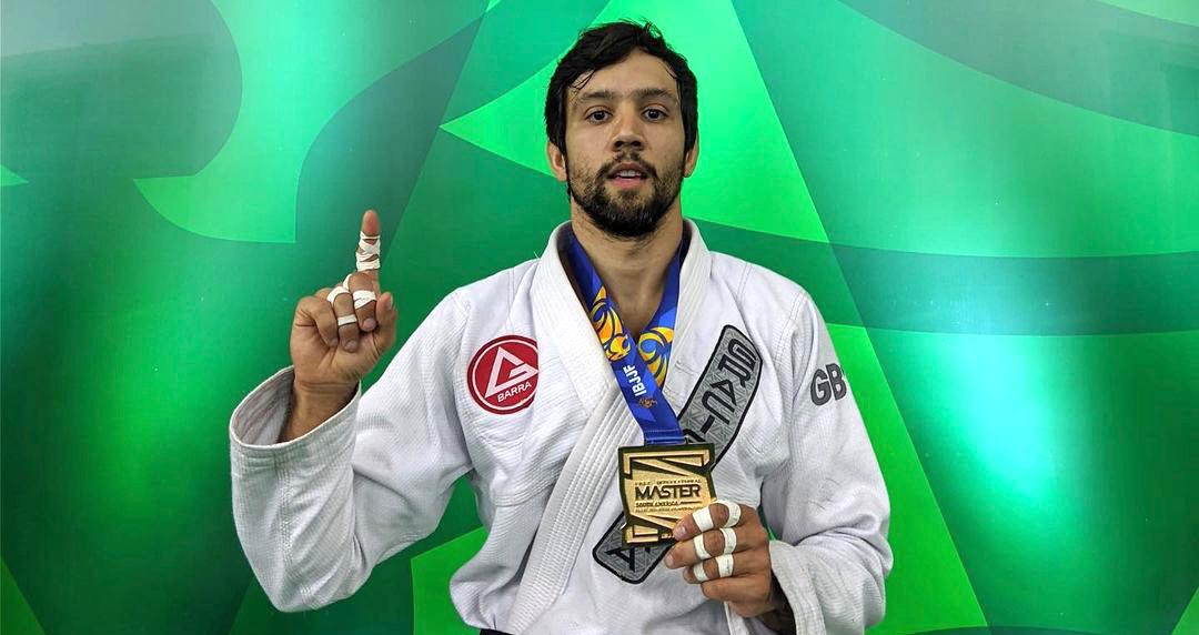Matheus Valentim foi campeão do Internacional Master em 2022. Foto: Divulgação/CBJJ