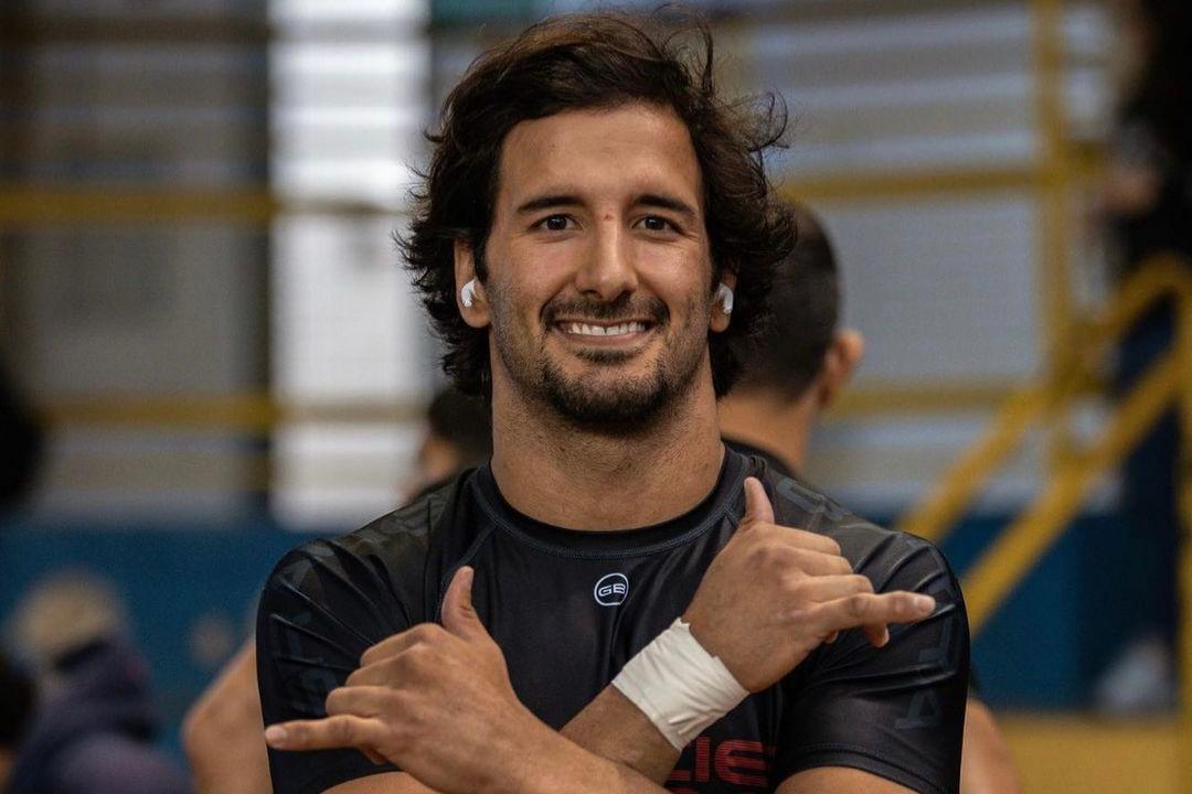 Servio Tulio entra em ação no BJJ Stars. Foto: Ana Assis/Almada Fight Media