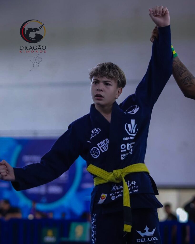 Roger Vieira vibra com a vitória. Foto: Divulgação/Dragão Kimonos