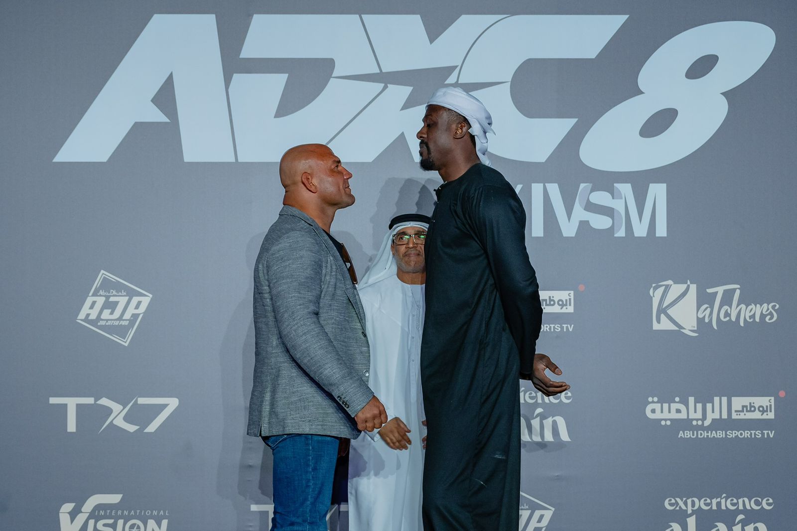 Roberto Cyborg e Haisam Rida durante a encarada oficial. Foto: ADXC