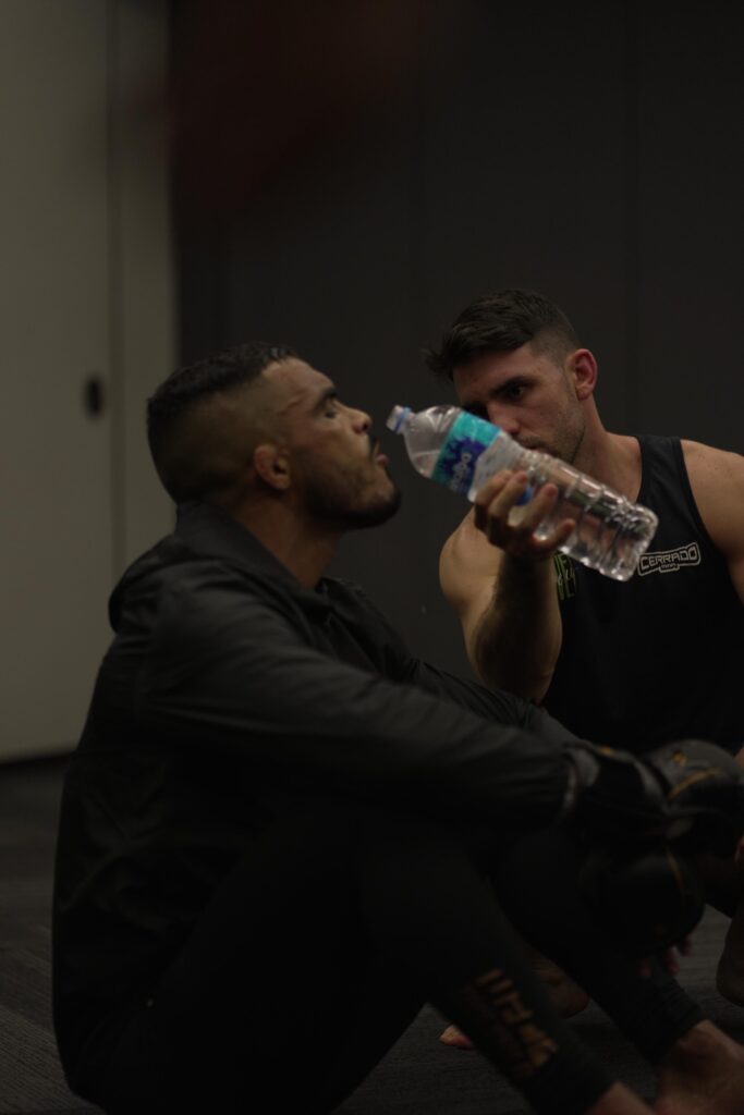 Lucas Catta Preta com o lutador Ismael Bonfim. Foto: Reprodução