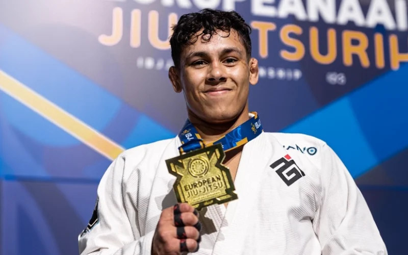 Veja o armlock genial de Mica Galvão sobre Andy Murasaki no Europeu 2024