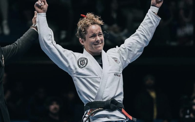 Aurelie Le Vern comemora após brilhar no Europeu 2024. Foto: Gabriel Mendes & Beatriz Lina/Kingz Kimonos