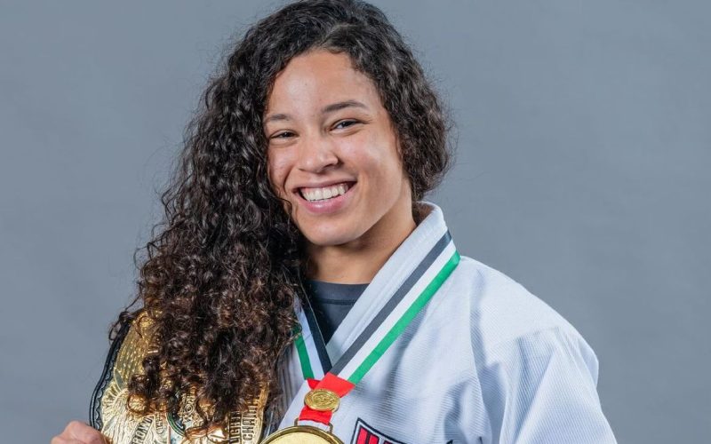 Júlia Alves é bicampeã do World Pro na divisão -62kg. Foto: Divulgação/AJP