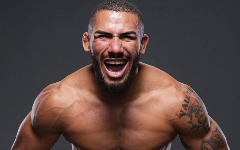 Vitor Petrino é a principal promessa brasileira nos meio-pesados. Foto: Divulgação/UFC Índia