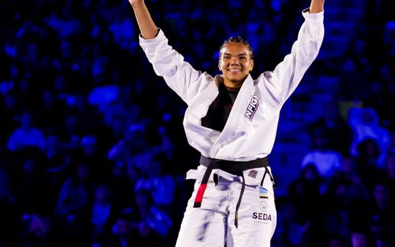 Gabi Pessanha comemora ao triunfar no Mundial 2024. Foto: Lu Nivers Athletics